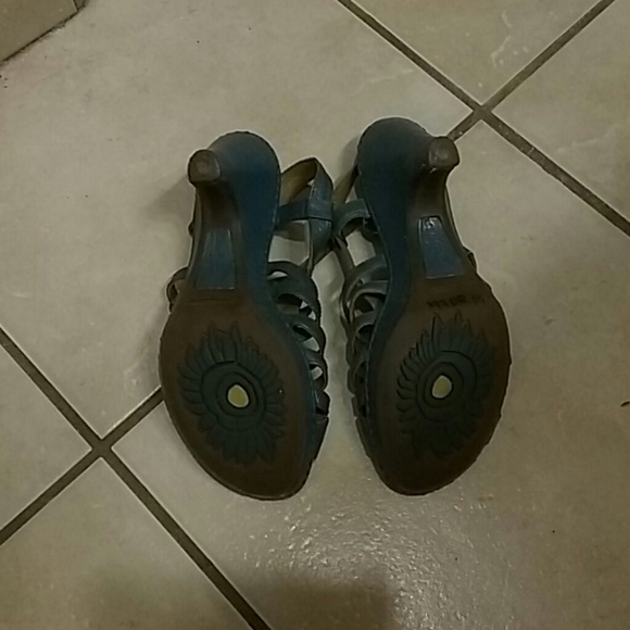 High heels - Picture 3 of 4